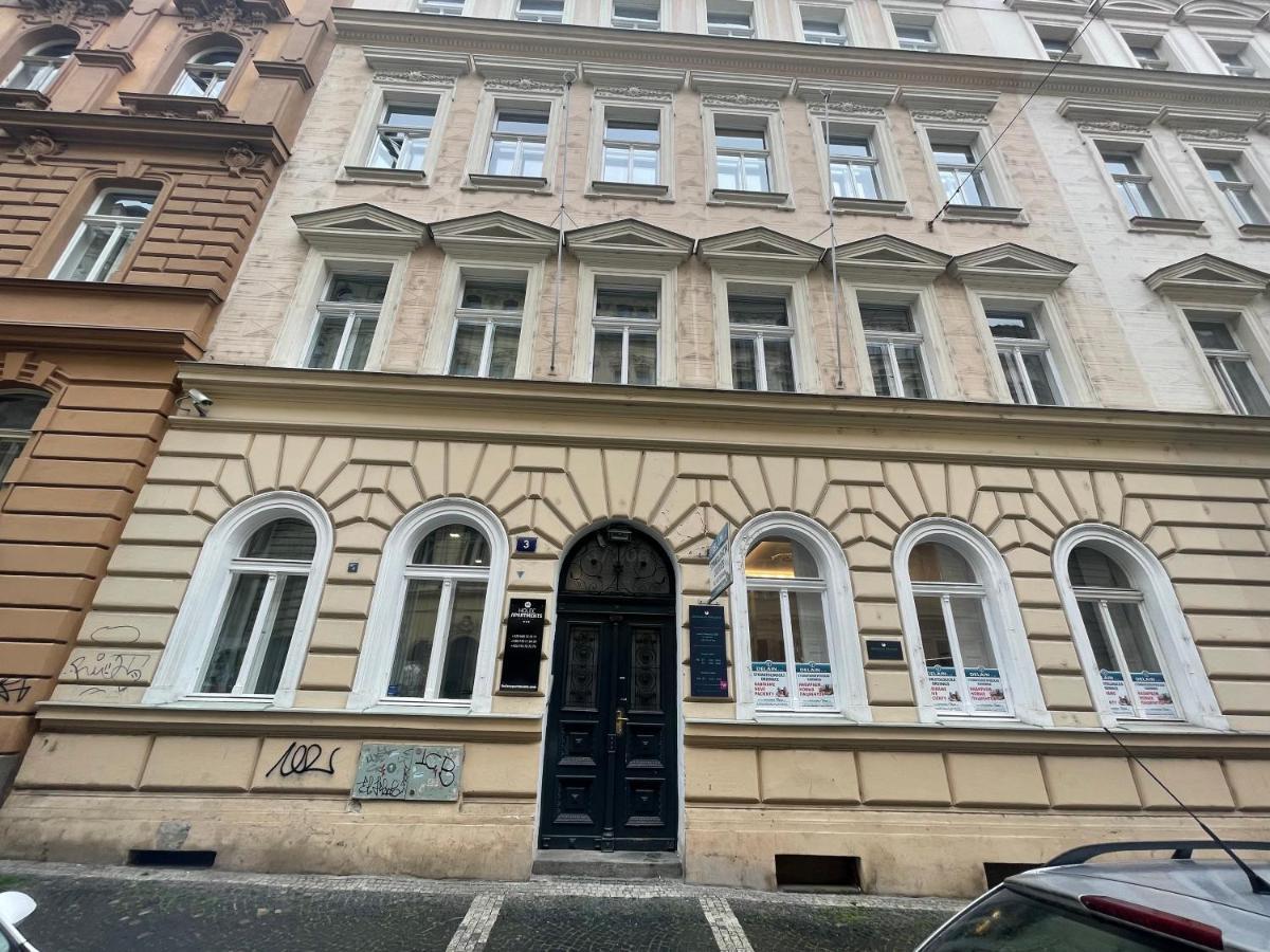 Holec * Praga